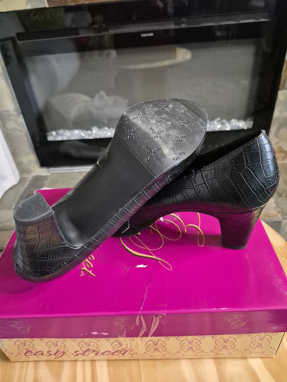 easy street Black Croc-Texture Mary Jane Pump - Picture 7 of 8